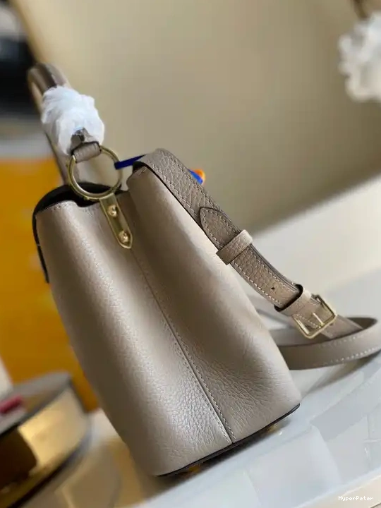 LOUIS CAPUCINES VUITTON MM 0524
